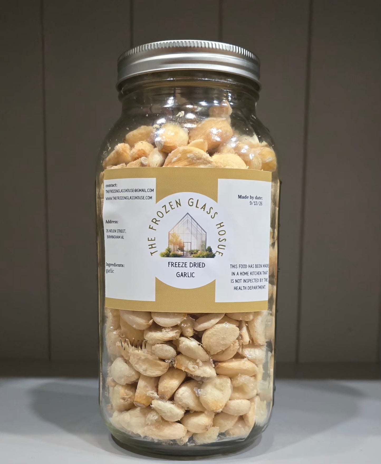 Freeze dried garlic in a 64oz jar