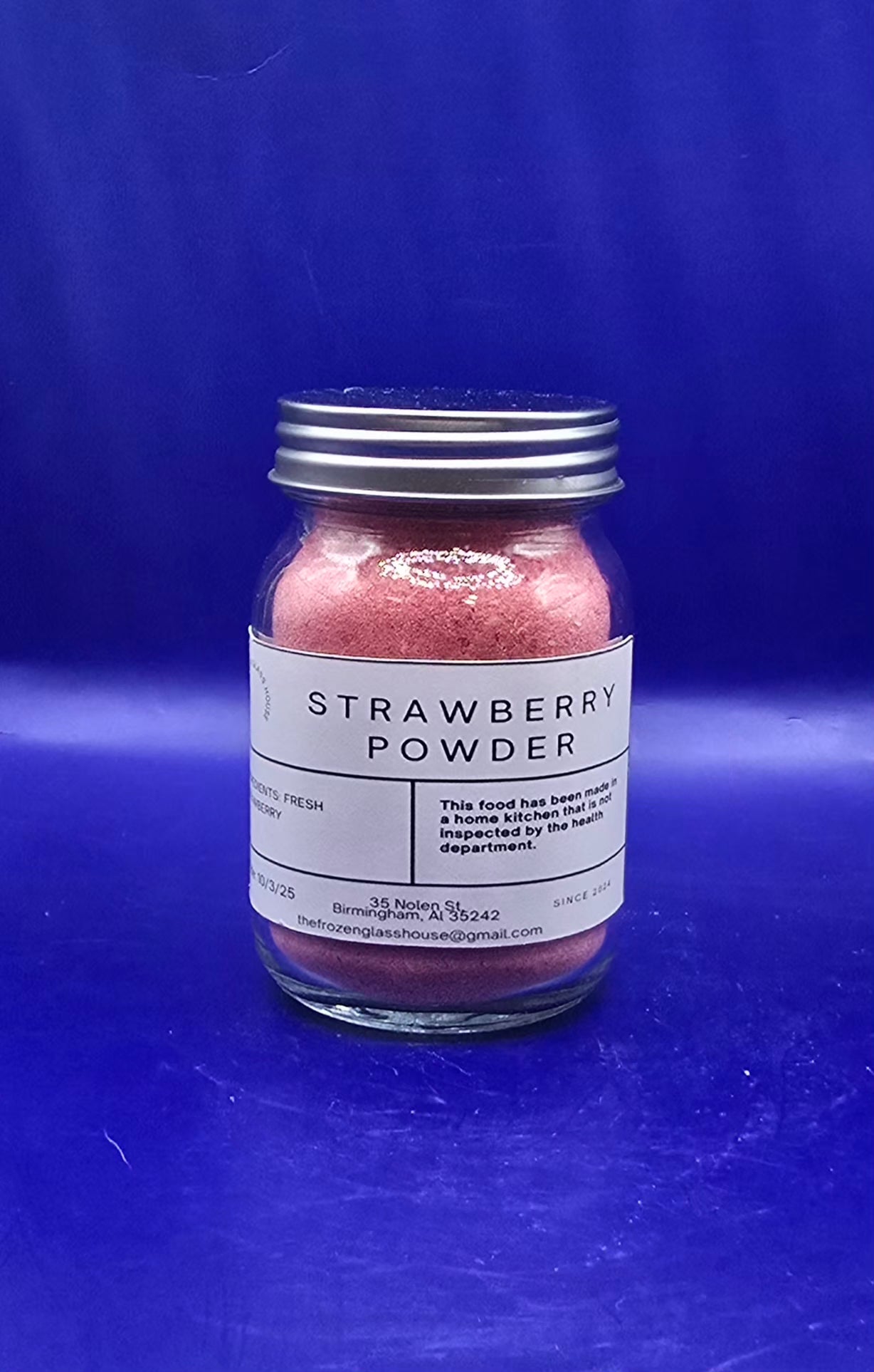 Freeze dried strawberry powder in 4.75 mini jar shaker