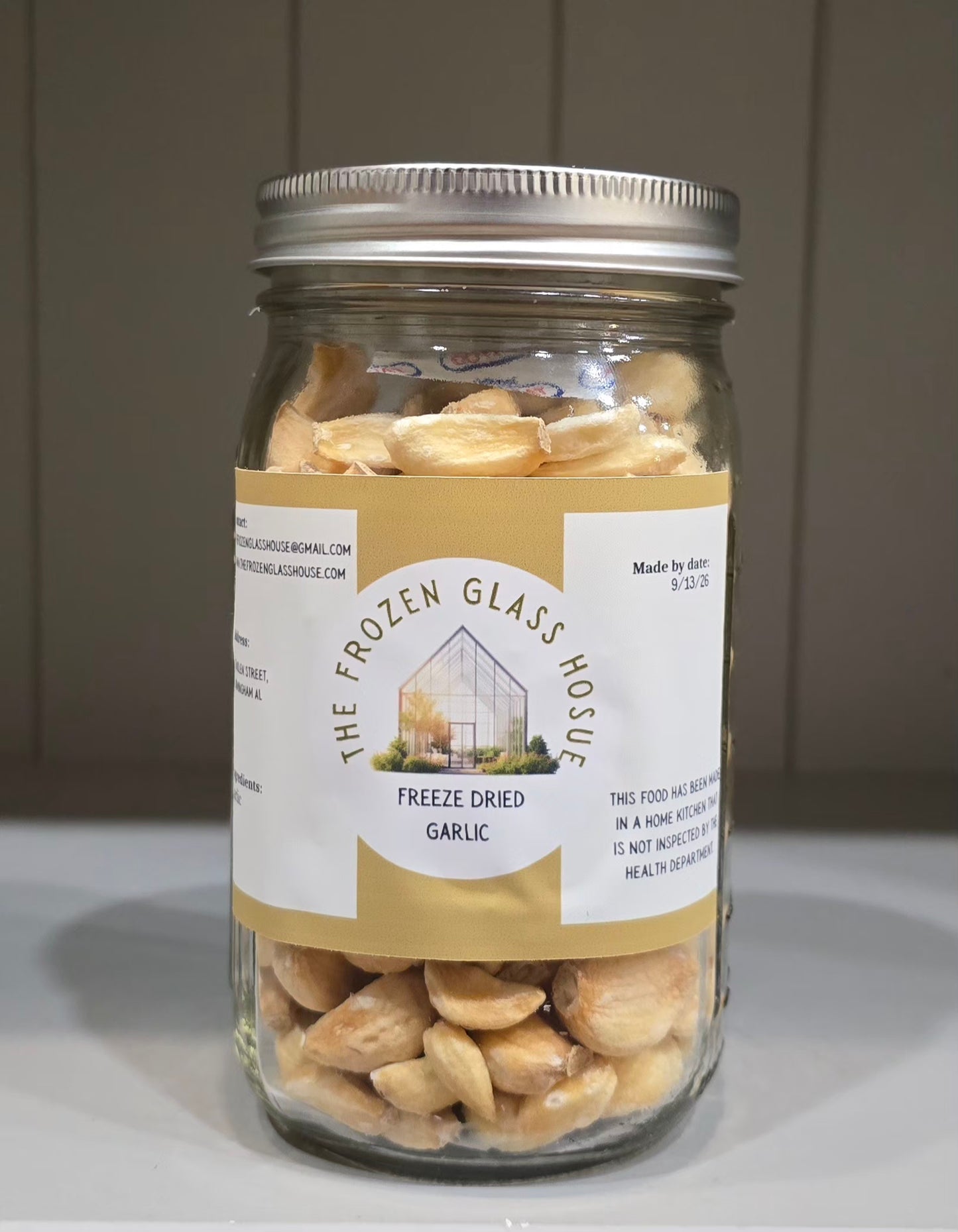 Freeze dried garlic in a 32oz jar